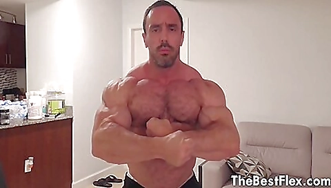 Bushy Muscle Hunk Oils Up